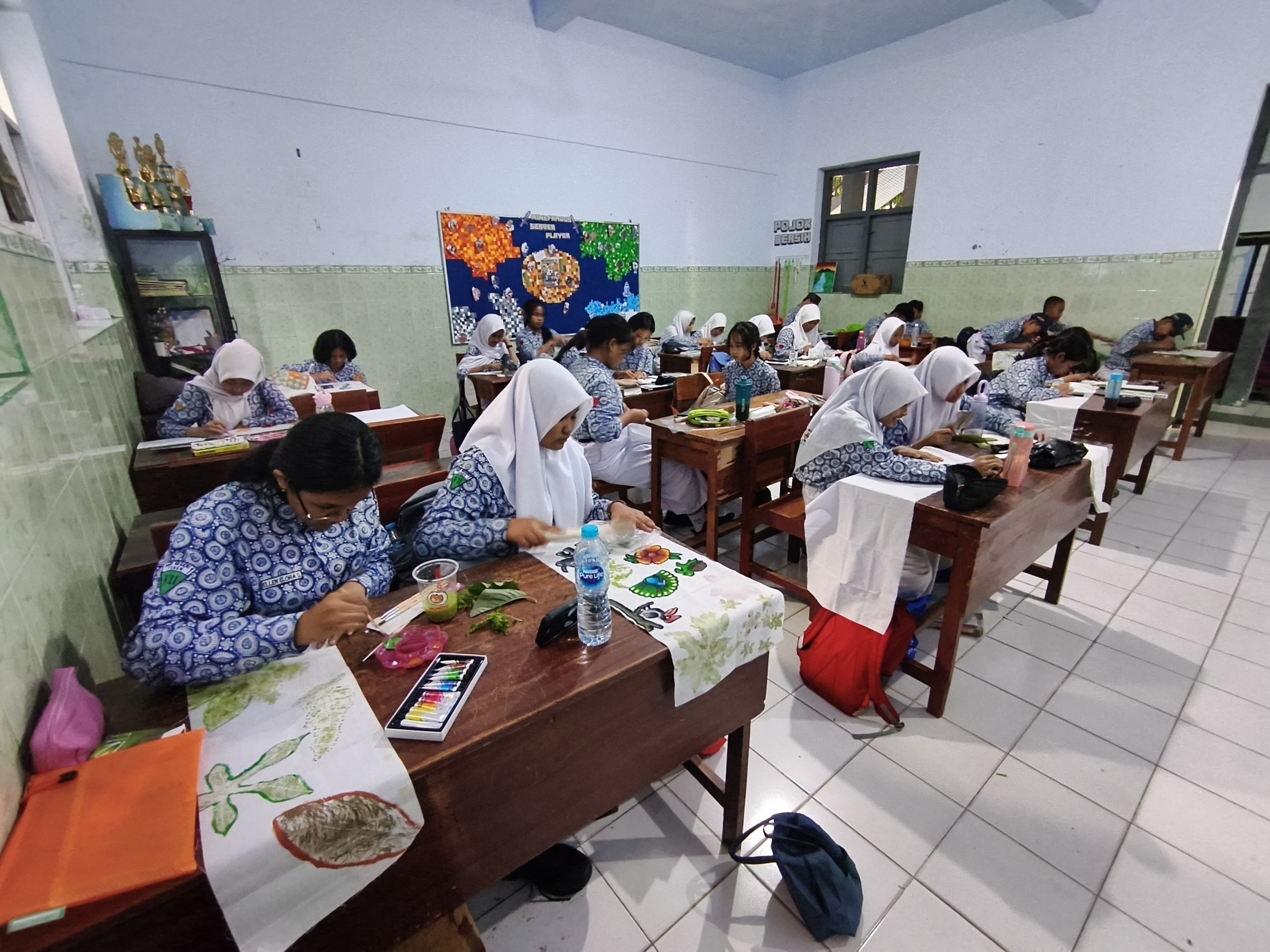 Kegiatan Rutin Extra Seni Lukis