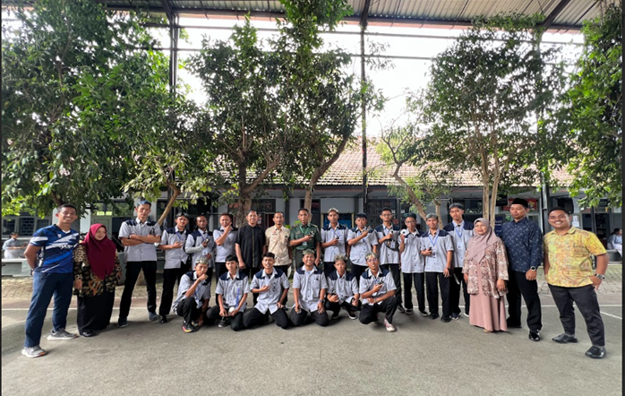 Menanamkan Kedisiplinan Melalui Program Potong Rambut